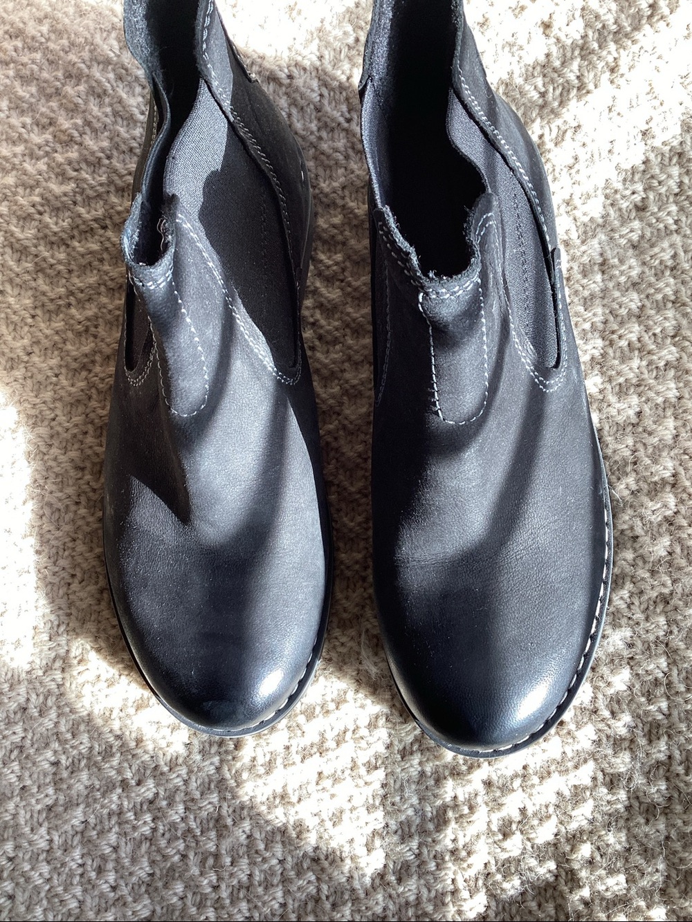 Women Black earthChelsea Boots - Classic Slip-On Style